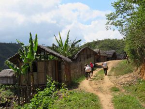 Trekking zum Chute de Sakaleona: Dörfer in Madagaskar