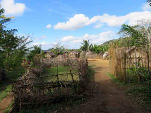 Trekking entlang der Eisenbahnlinie: Kleine Dörfer entlang der Route