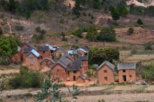 Unvergessliche Madagaskarreise: rote Backsteinhäuser in Antananarivo, der Hauptstadt von Madagaskar